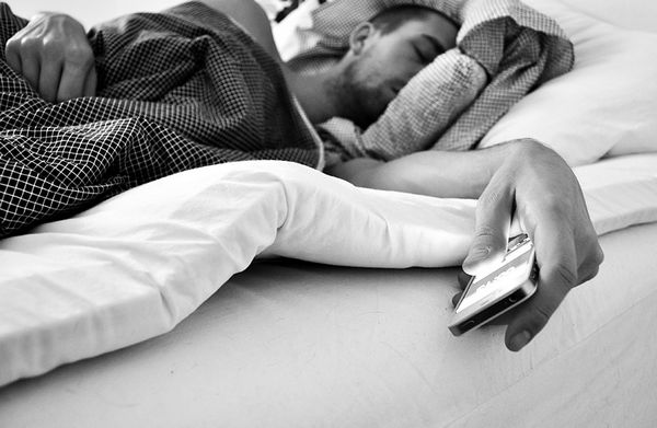 Осторожно: смартфон! или почему хороший сон так важен для здоровья